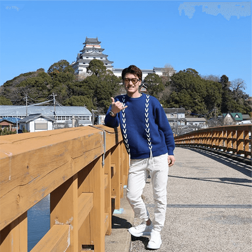 地元を愛する男・安河内健が唐津城の前で決意を新たにした